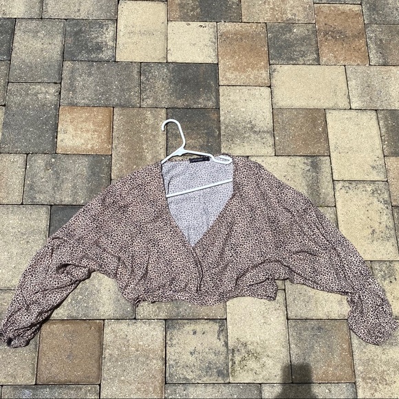 GYPSY ROSE cheetah long sleeve cropped top - Picture 2 of 5